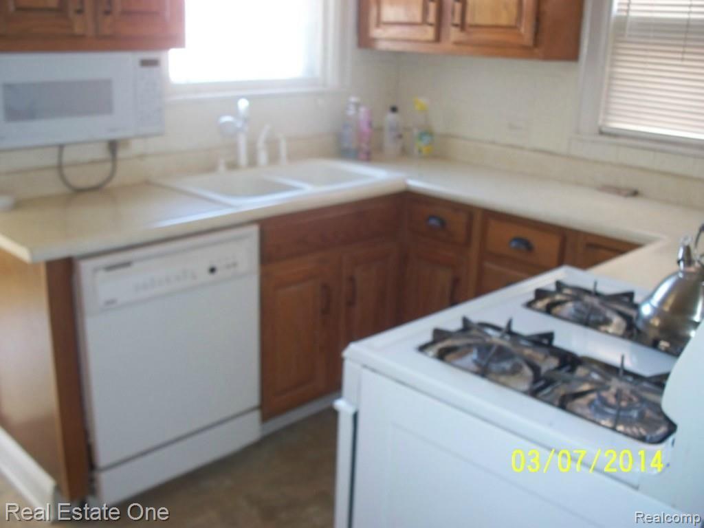 183 Ogemaw Road Pontiac, MI 48341 - Photo 4 of 8 pontiac 869.jpg