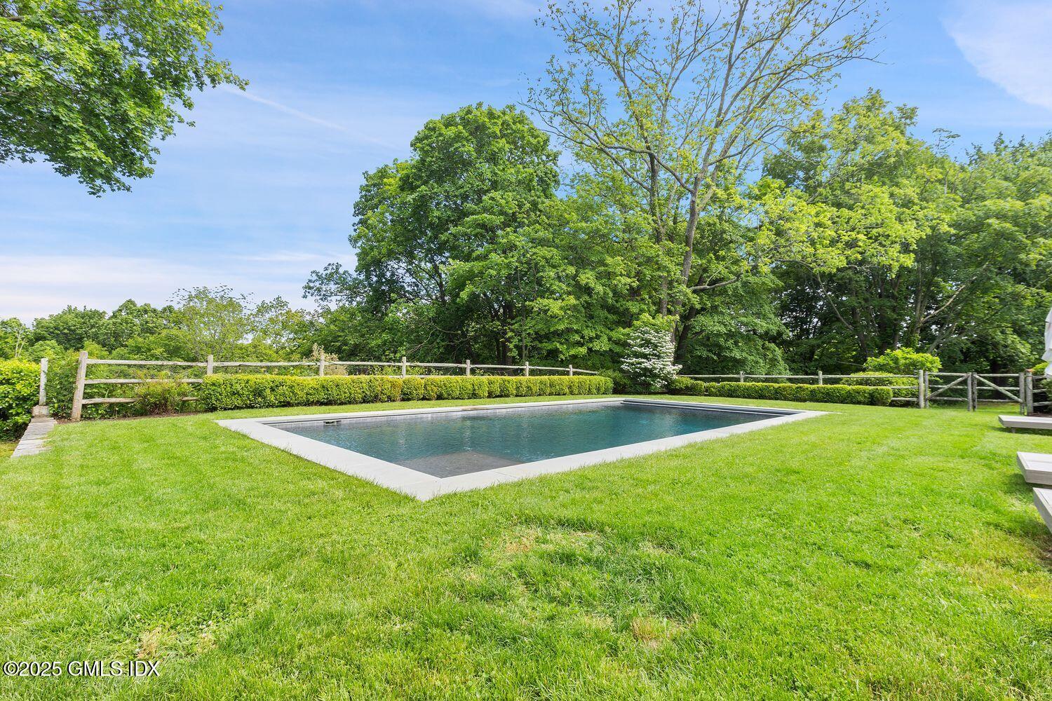 331 Round Hill Road Greenwich, CT 06831 - Photo 12 of 38 s14