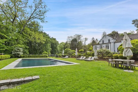 $4,350,000 | 331 Round Hill Road, Greenwich, CT 06831