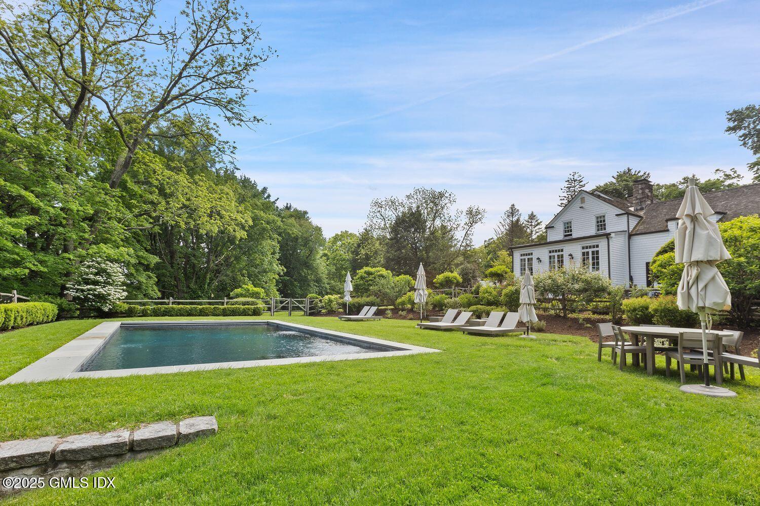 331 Round Hill Road Greenwich, CT 06831 - Photo 13 of 38 s15