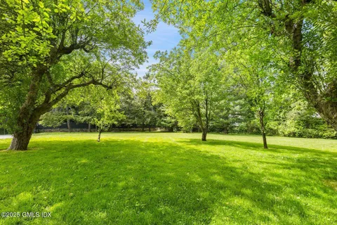 $4,350,000 | 331 Round Hill Road, Greenwich, CT 06831