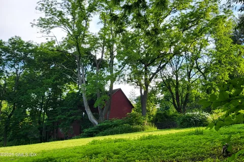 $4,350,000 | 331 Round Hill Road, Greenwich, CT 06831