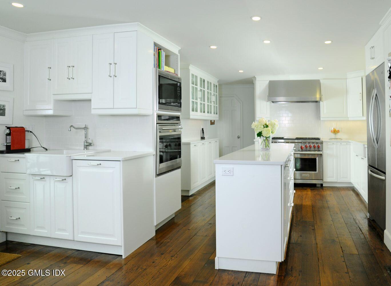 331 Round Hill Road Greenwich, CT 06831 - Photo 16 of 38 s17