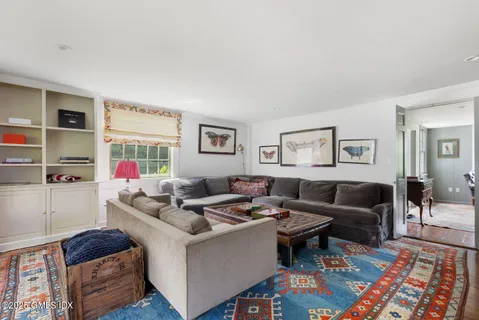 $4,350,000 | 331 Round Hill Road, Greenwich, CT 06831