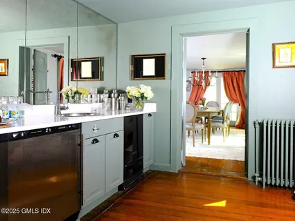 $4,350,000 | 331 Round Hill Road, Greenwich, CT 06831