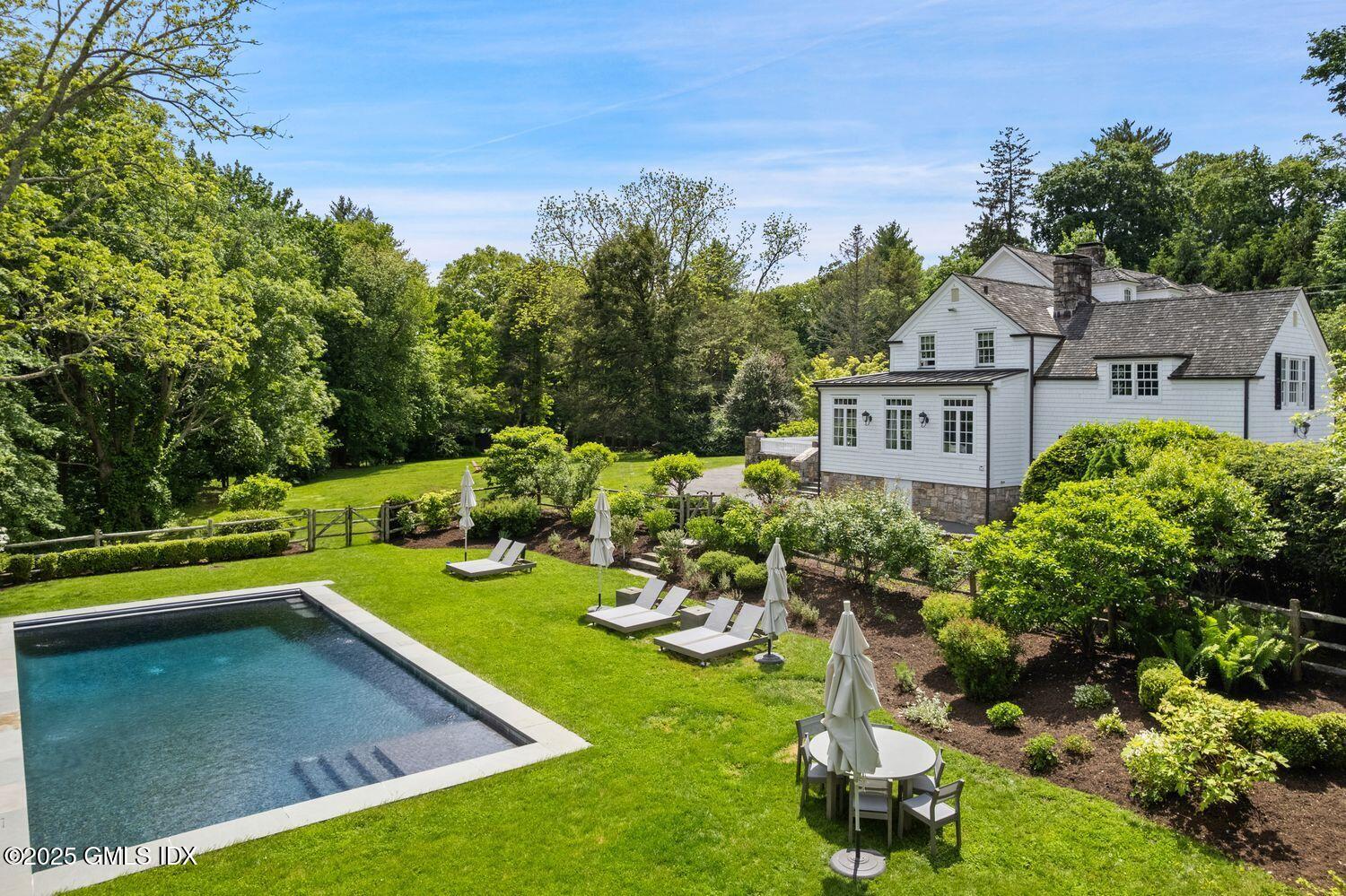 331 Round Hill Road Greenwich, CT 06831 - Photo 3 of 38 s3