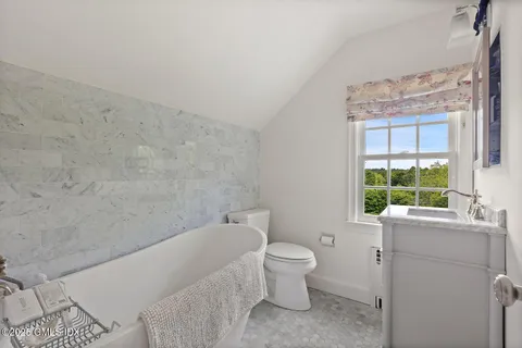 $4,350,000 | 331 Round Hill Road, Greenwich, CT 06831