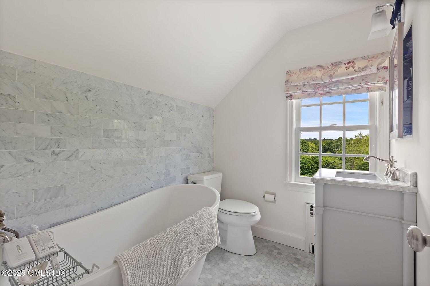 331 Round Hill Road Greenwich, CT 06831 - Photo 33 of 38 s35