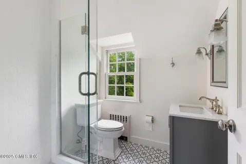 $4,350,000 | 331 Round Hill Road, Greenwich, CT 06831