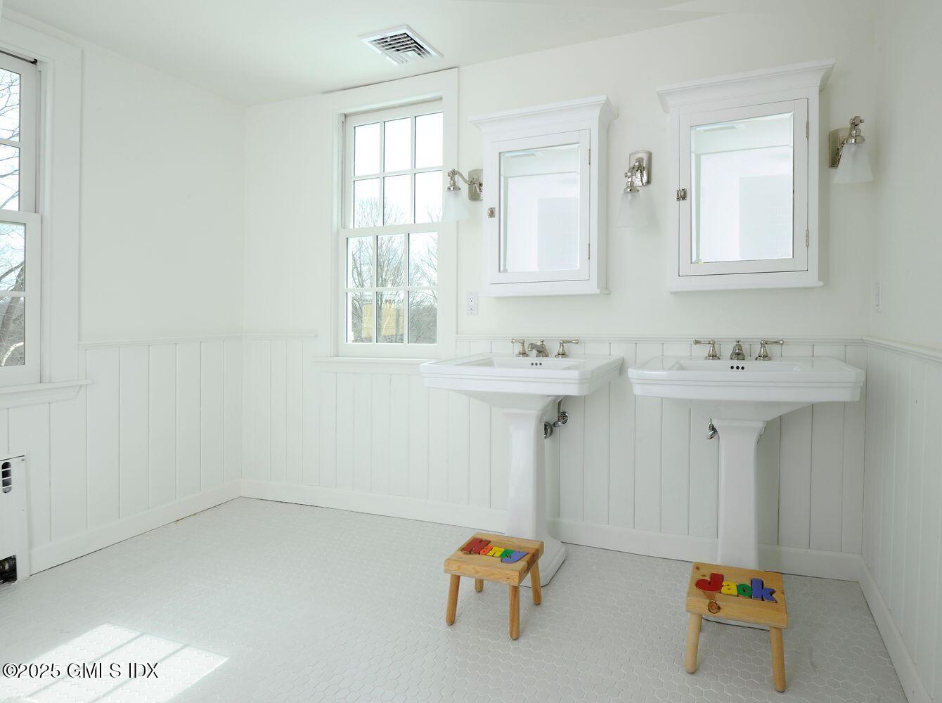 331 Round Hill Road Greenwich, CT 06831 - Photo 35 of 38 S39