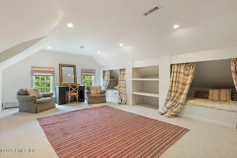 $4,350,000 | 331 Round Hill Road, Greenwich, CT 06831