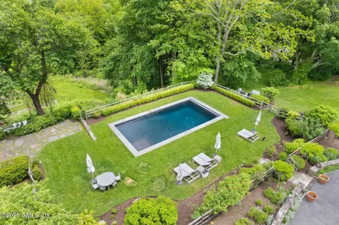 $4,350,000 | 331 Round Hill Road, Greenwich, CT 06831