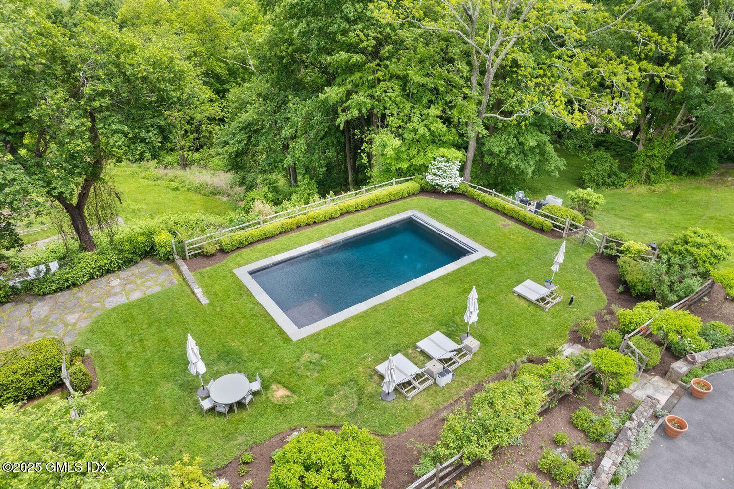 331 Round Hill Road Greenwich, CT 06831 - Photo 8 of 38 s10