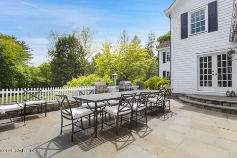 $4,350,000 | 331 Round Hill Road, Greenwich, CT 06831