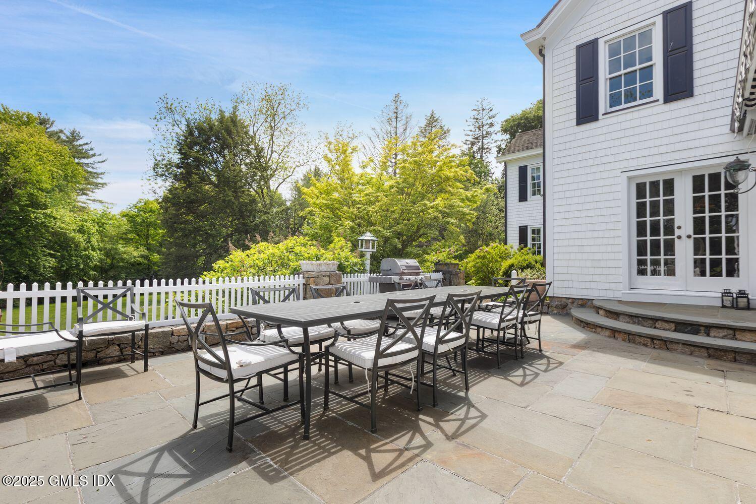 331 Round Hill Road Greenwich, CT 06831 - Photo 9 of 38 s11