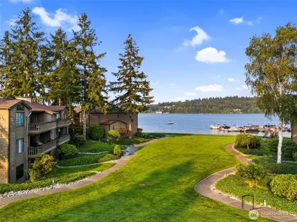 $1,250,000 | 17508 Northeast 40th Place, Unit 6, Redmond, WA 98052