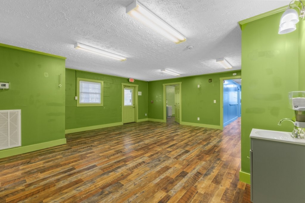 427 South Fair Street Morrison, TN 37357 - Photo 19 of 29 a view of a big room with windows and front door