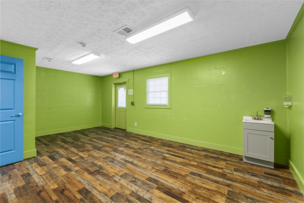 427 South Fair Street Morrison, TN 37357 - Photo 23 of 29 a view of a big room with windows