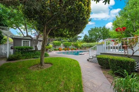 $2,999,999 | 852 2nd Street East, Sonoma, CA 95476