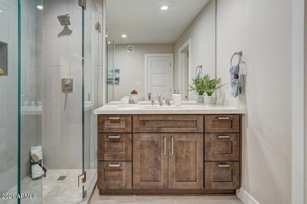 7331 East Valley View Road Scottsdale, AZ 85250 - Photo 26 of 33 Main Bath