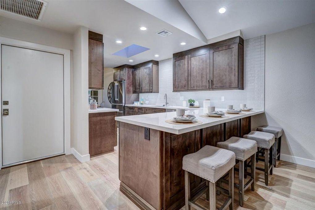 7331 East Valley View Road Scottsdale, AZ 85250 - Photo 7 of 33 Eat in Kitchen Bar