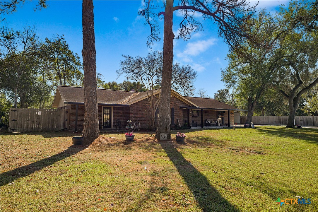 204 Brooks Road Victoria, TX 77904 - Photo 20 of 22 a large tree in front of house with yard