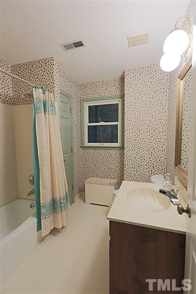 113 Trotters Ridge Drive Raleigh, NC 27614 - Photo 22 of 25 Third Bathroom with Linen Closet.