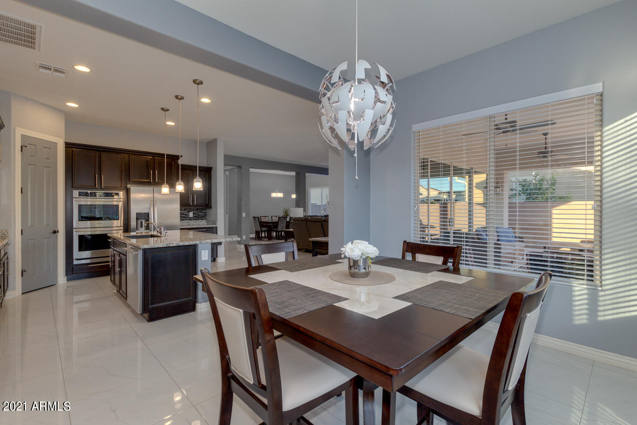 2237 East Saddlebrook Road Gilbert, AZ 85298 - Photo 12 of 49 Kitchen/breakfast nook