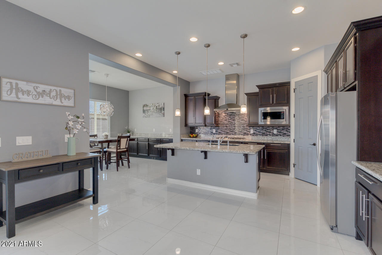2237 East Saddlebrook Road Gilbert, AZ 85298 - Photo 13 of 49 Kitchen & breakfast nook