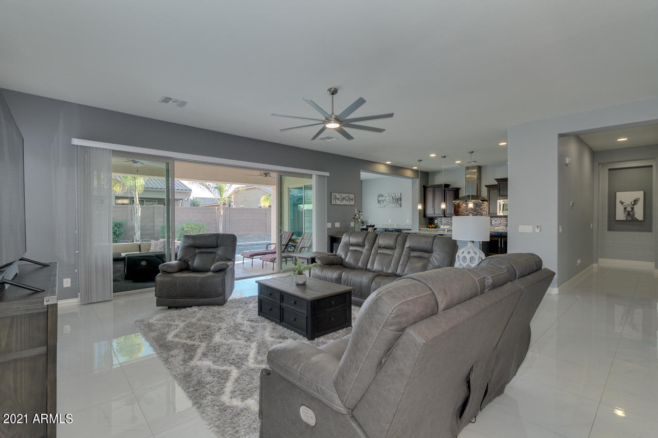 2237 East Saddlebrook Road Gilbert, AZ 85298 - Photo 17 of 49 Large family room