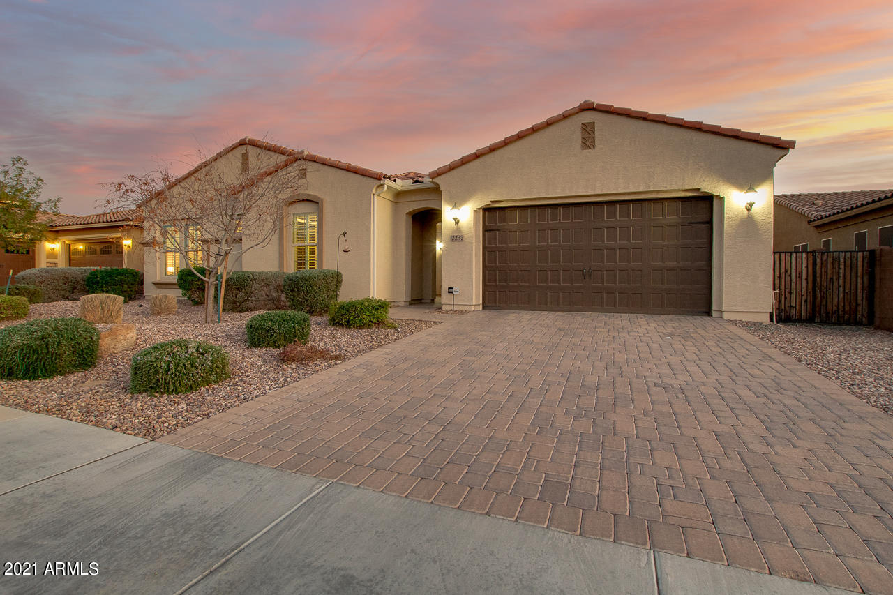 2237 East Saddlebrook Road Gilbert, AZ 85298 - Photo 44 of 49 Pavered front driveway