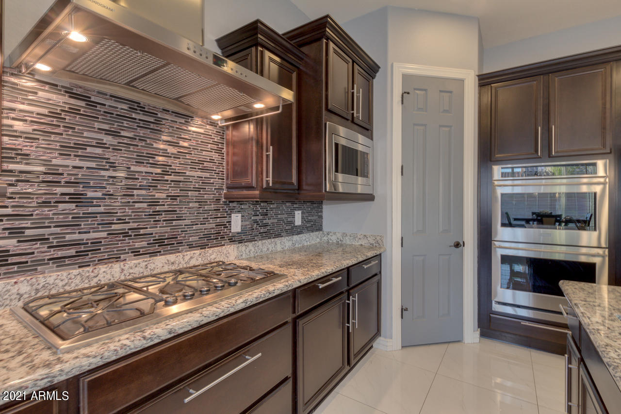2237 East Saddlebrook Road Gilbert, AZ 85298 - Photo 9 of 49 Gas range