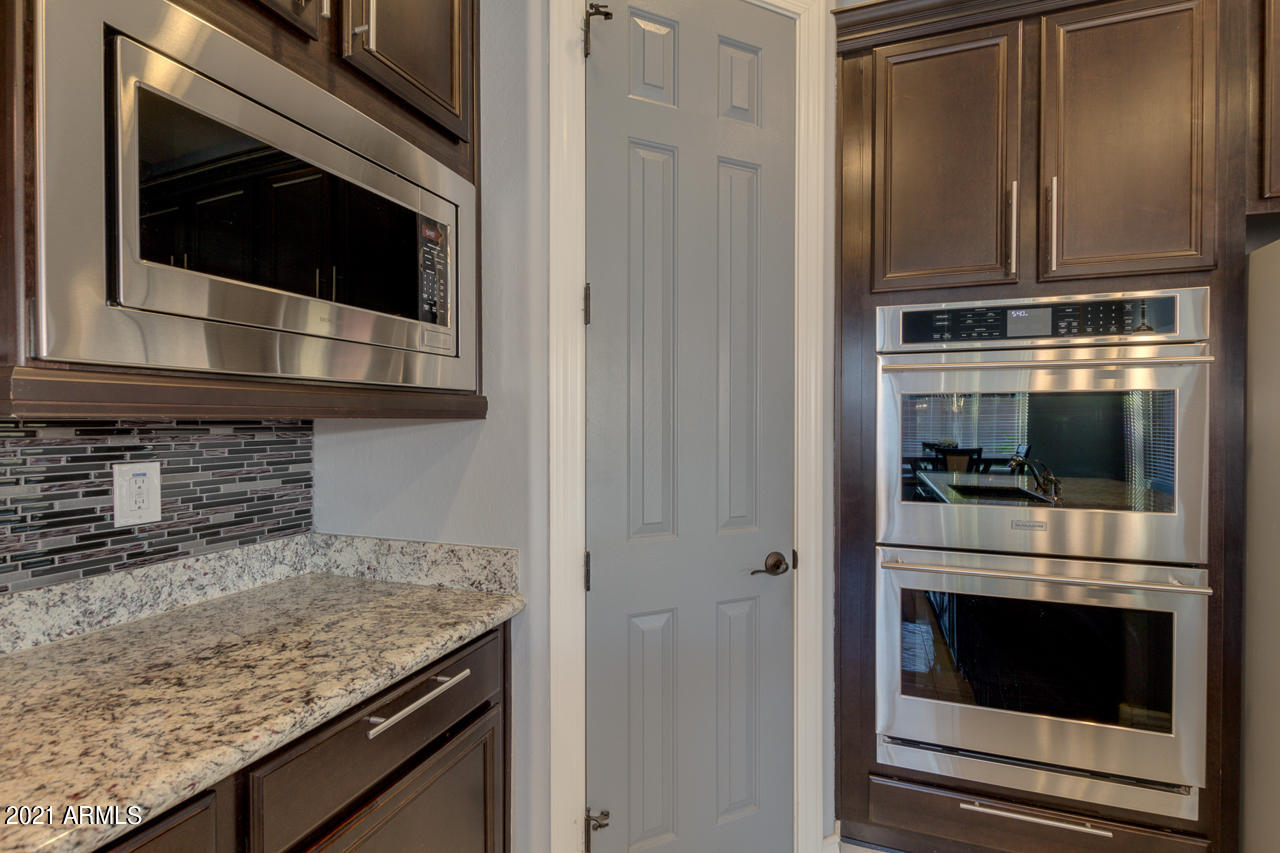 2237 East Saddlebrook Road Gilbert, AZ 85298 - Photo 10 of 49 Double ovens