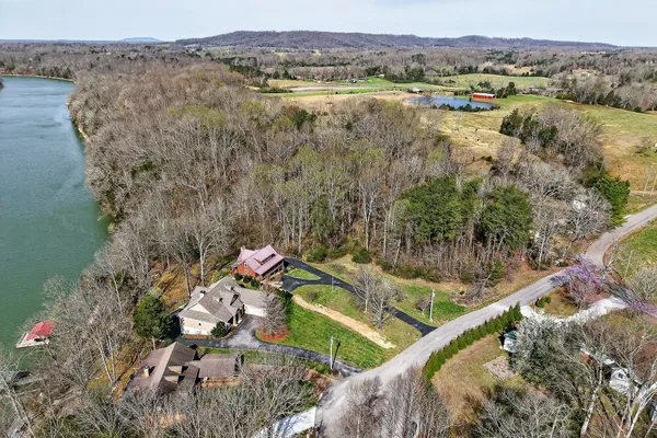 $819,000 | 142 Rayahs Way, Quebeck, TN 38579