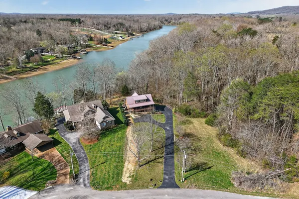 $819,000 | 142 Rayahs Way, Quebeck, TN 38579