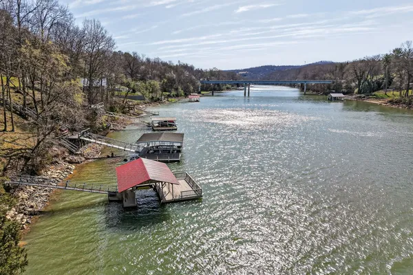 $819,000 | 142 Rayahs Way, Quebeck, TN 38579