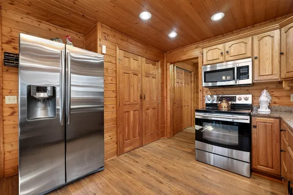 $819,000 | 142 Rayahs Way, Quebeck, TN 38579