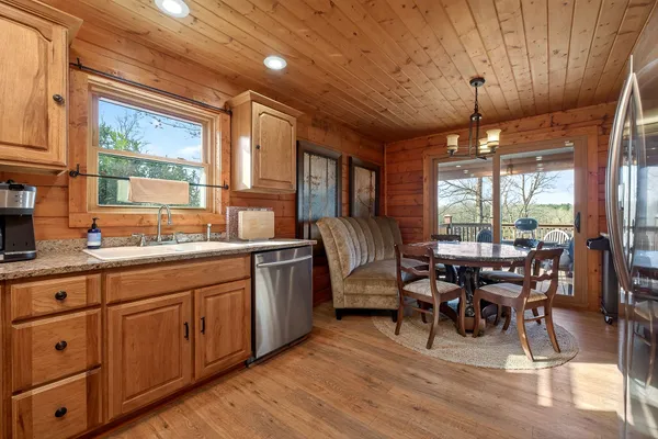 $819,000 | 142 Rayahs Way, Quebeck, TN 38579
