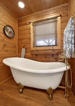 $819,000 | 142 Rayahs Way, Quebeck, TN 38579