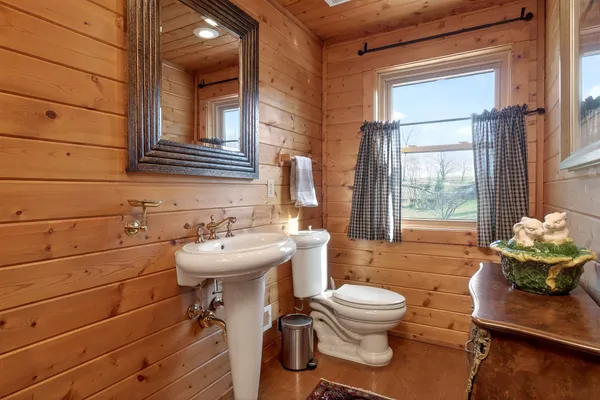 $819,000 | 142 Rayahs Way, Quebeck, TN 38579