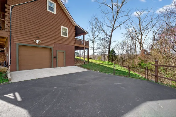 $819,000 | 142 Rayahs Way, Quebeck, TN 38579