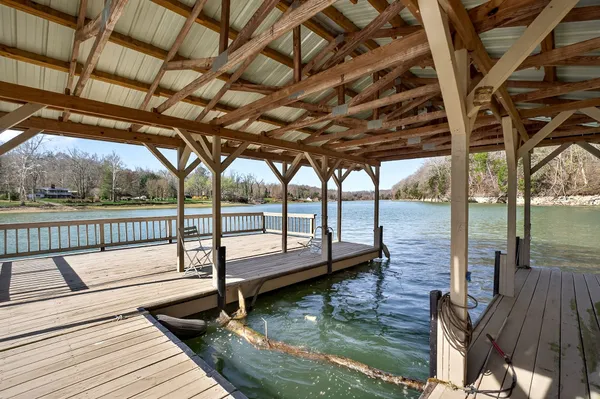 $819,000 | 142 Rayahs Way, Quebeck, TN 38579