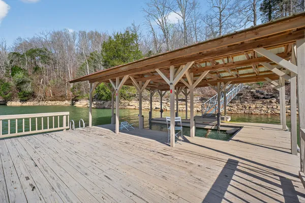 $819,000 | 142 Rayahs Way, Quebeck, TN 38579