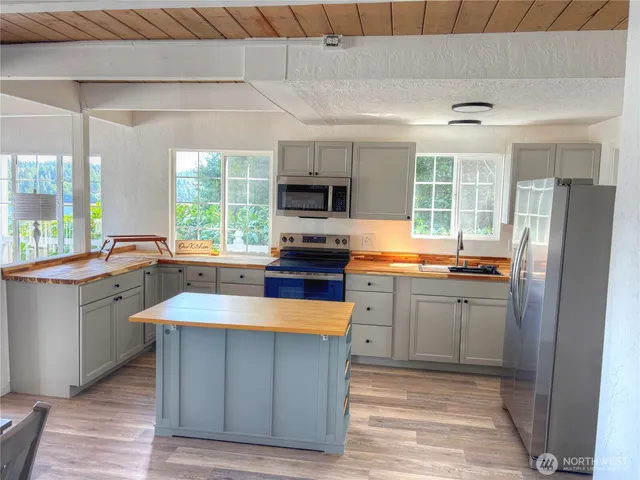 $499,950 | 81 East Panorama Way, Grapeview, WA 98546