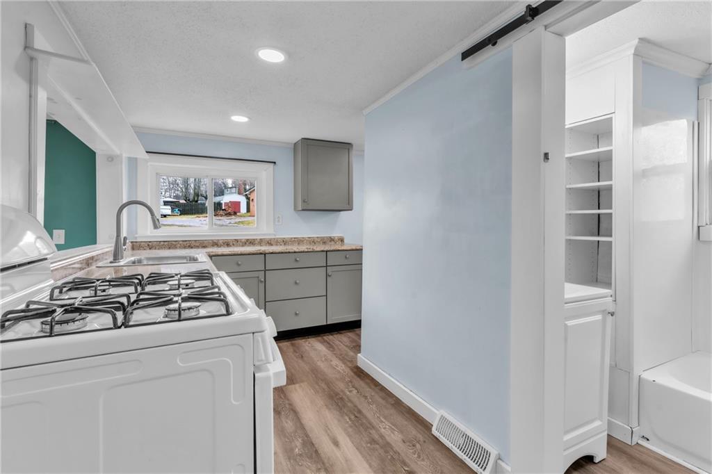 1665 Mercer Road Ellwood City, PA 16117 - Photo 11 of 36