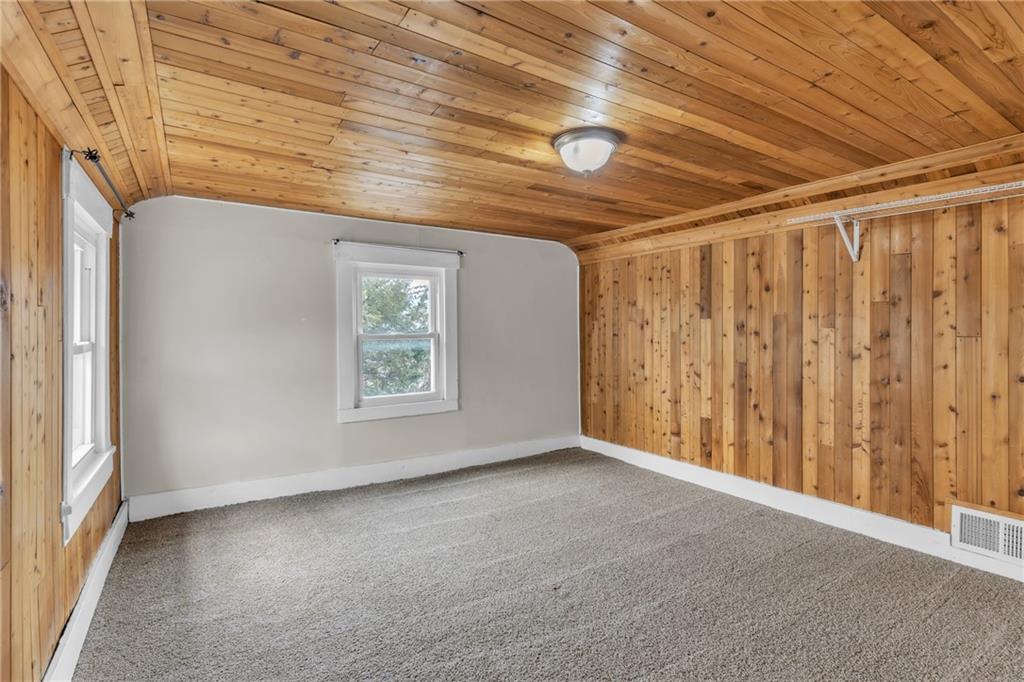 1665 Mercer Road Ellwood City, PA 16117 - Photo 19 of 36