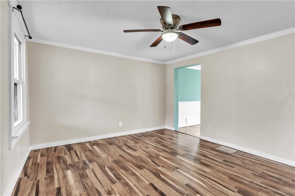 1665 Mercer Road Ellwood City, PA 16117 - Photo 4 of 36
