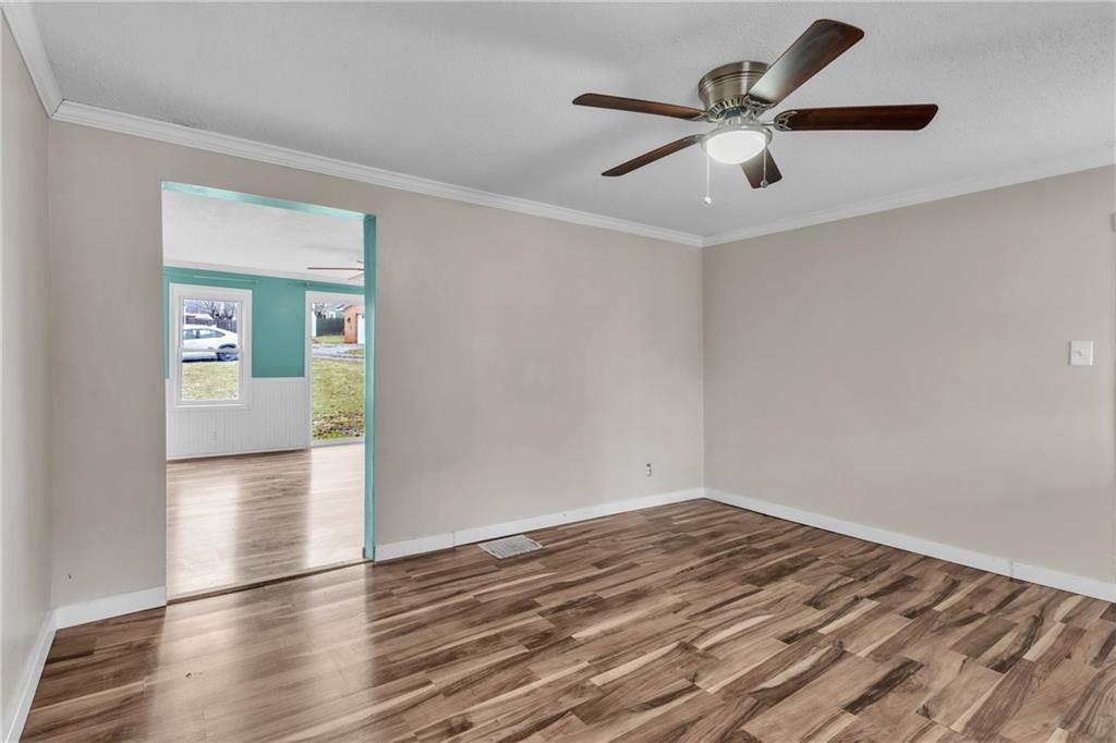 1665 Mercer Road Ellwood City, PA 16117 - Photo 5 of 36