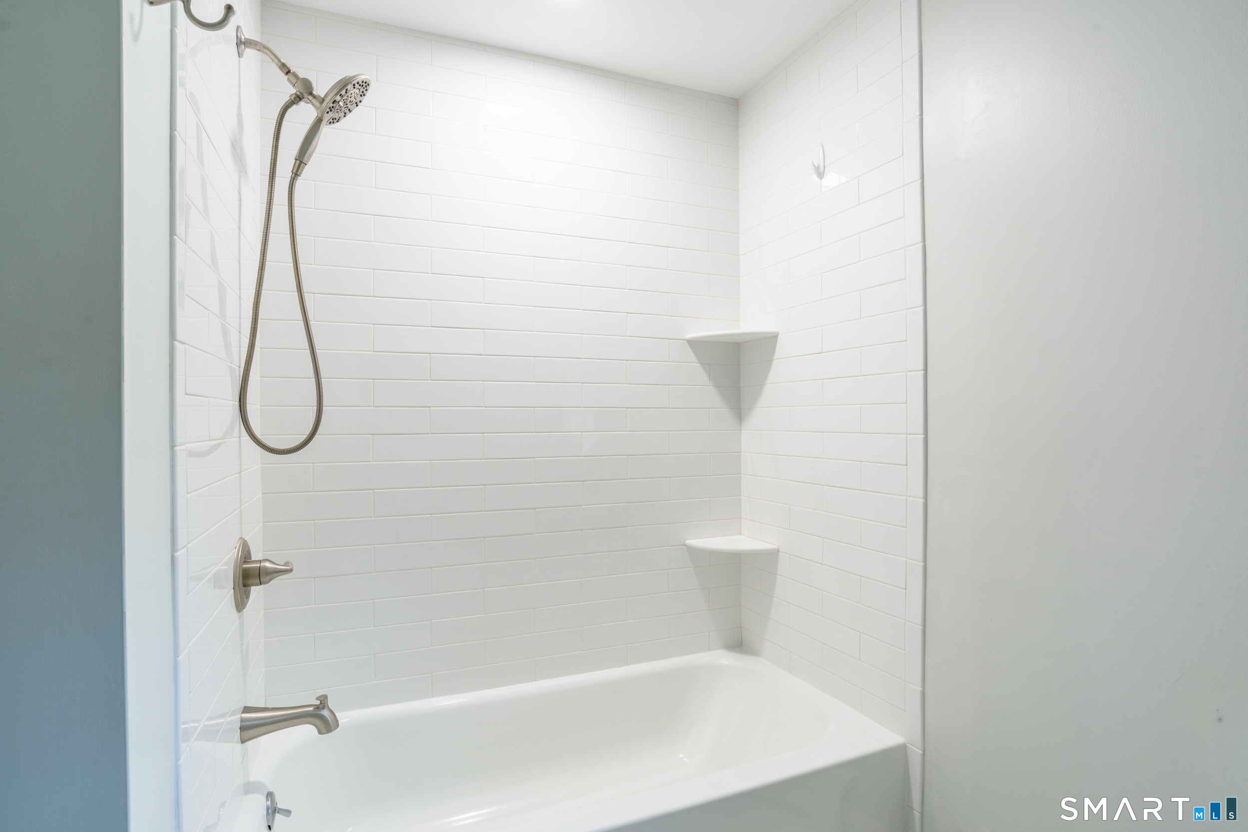105 Meadow Wood Road Stratford, CT 06614 - Photo 20 of 37