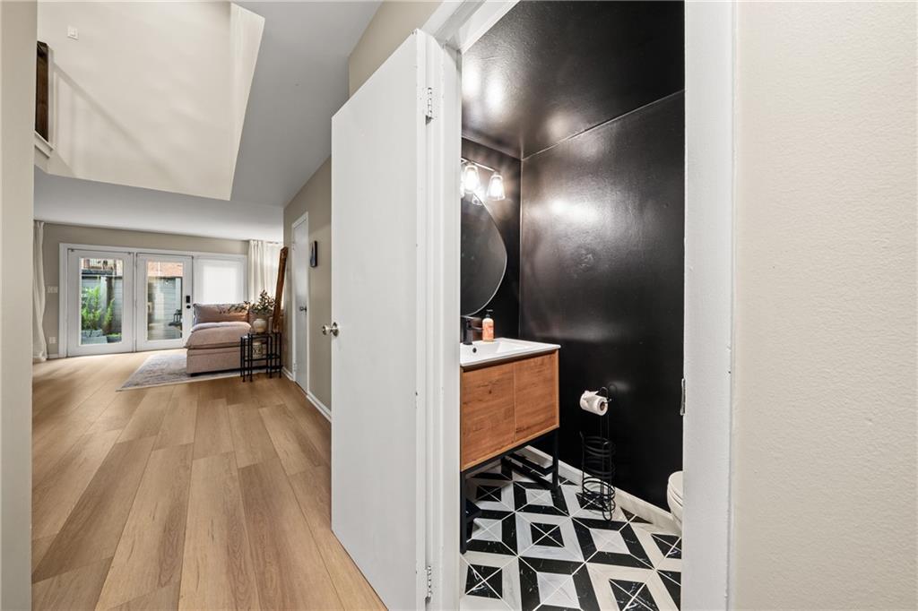 4300 Roswell Road Northeast, Unit 28 Atlanta, GA 30342 - Photo 4 of 29 Gallery Image 4